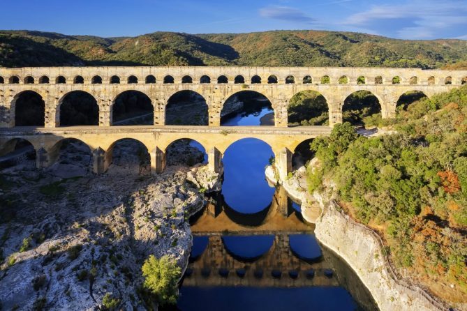 Vue aérienne du célèbre Pont du Gard, ancien aqueduc romain en France, Europe